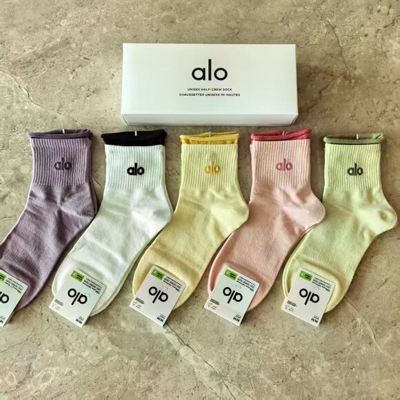 A17- ALO Yoga Women's Folded Cuff Athletic Half-Crew Socks 5-Pair Boxed Set